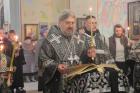 9.04.2026г.Епископ Находкинский и Преображенский Николай совершил утреню Великой пятницы с чтением двенадцати Страстных Евангелий.